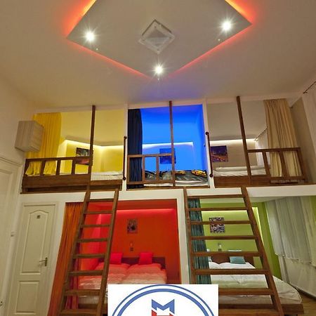 Metropolis Hostel Budapest Esterno foto