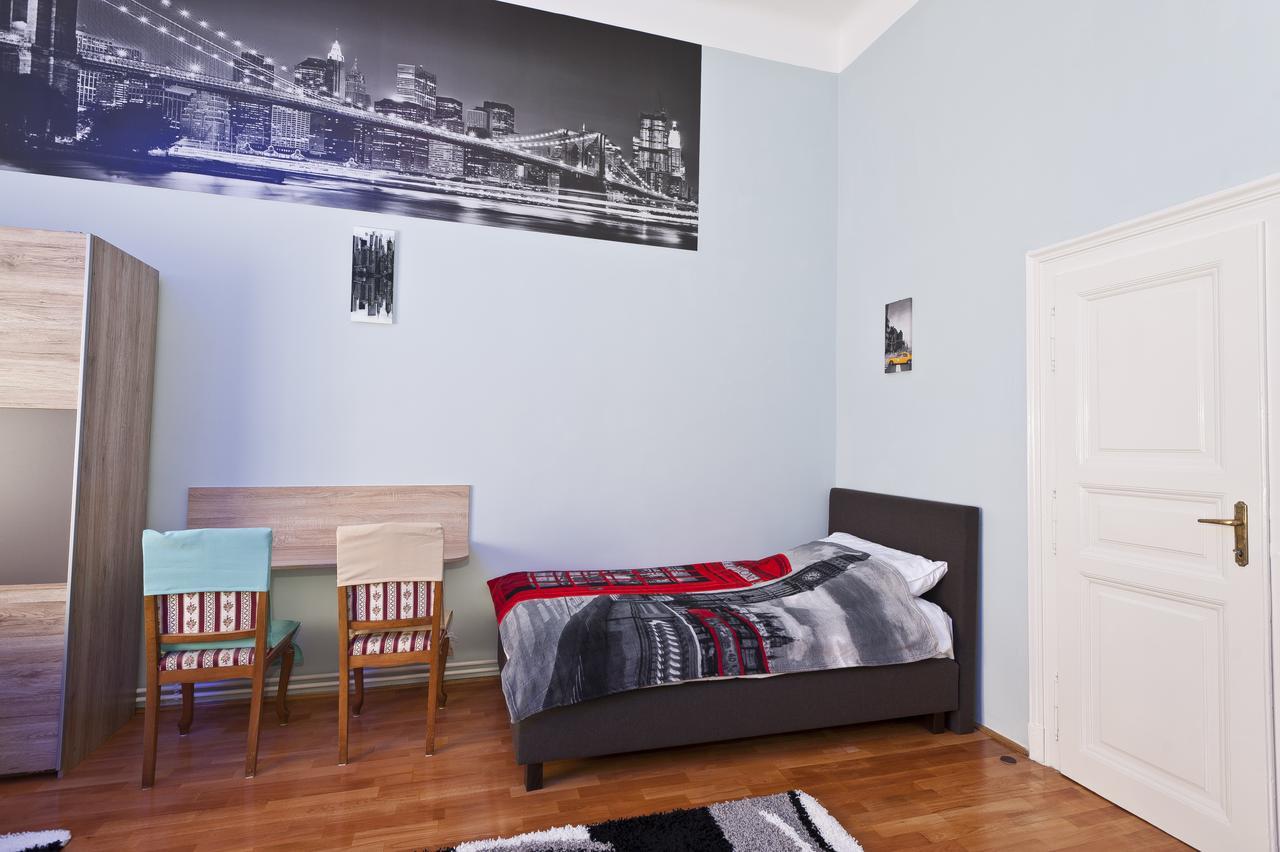 Metropolis Hostel Budapest Esterno foto