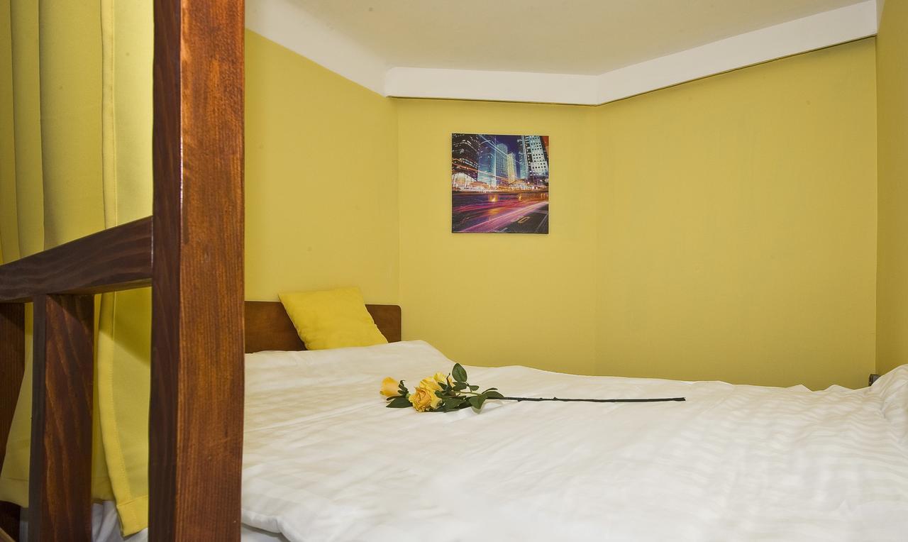 Metropolis Hostel Budapest Esterno foto