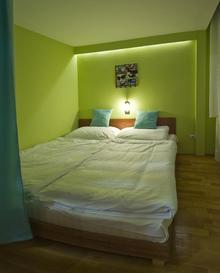 Metropolis Hostel Budapest Esterno foto