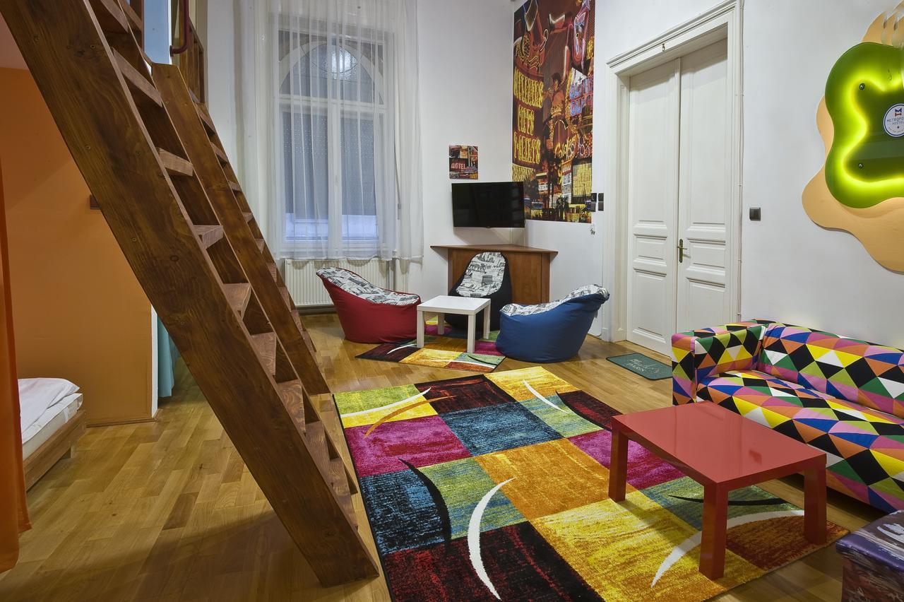 Metropolis Hostel Budapest Esterno foto