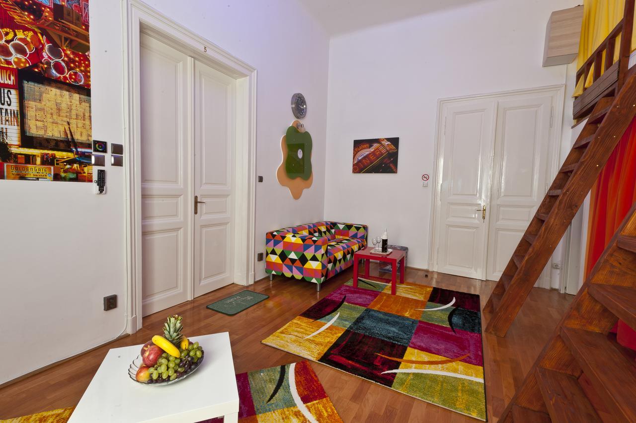 Metropolis Hostel Budapest Esterno foto