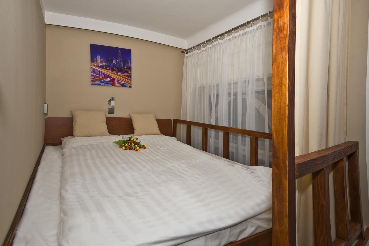 Metropolis Hostel Budapest Esterno foto