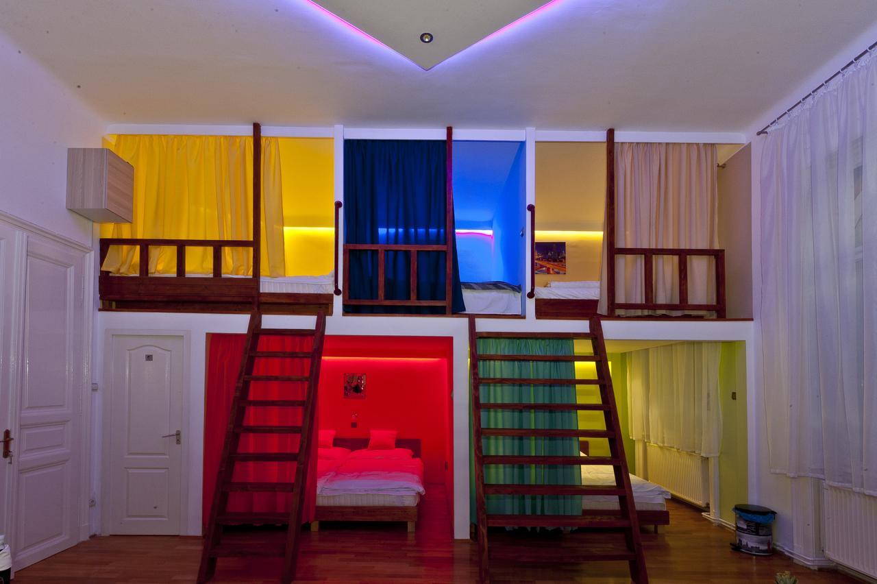 Metropolis Hostel Budapest Esterno foto