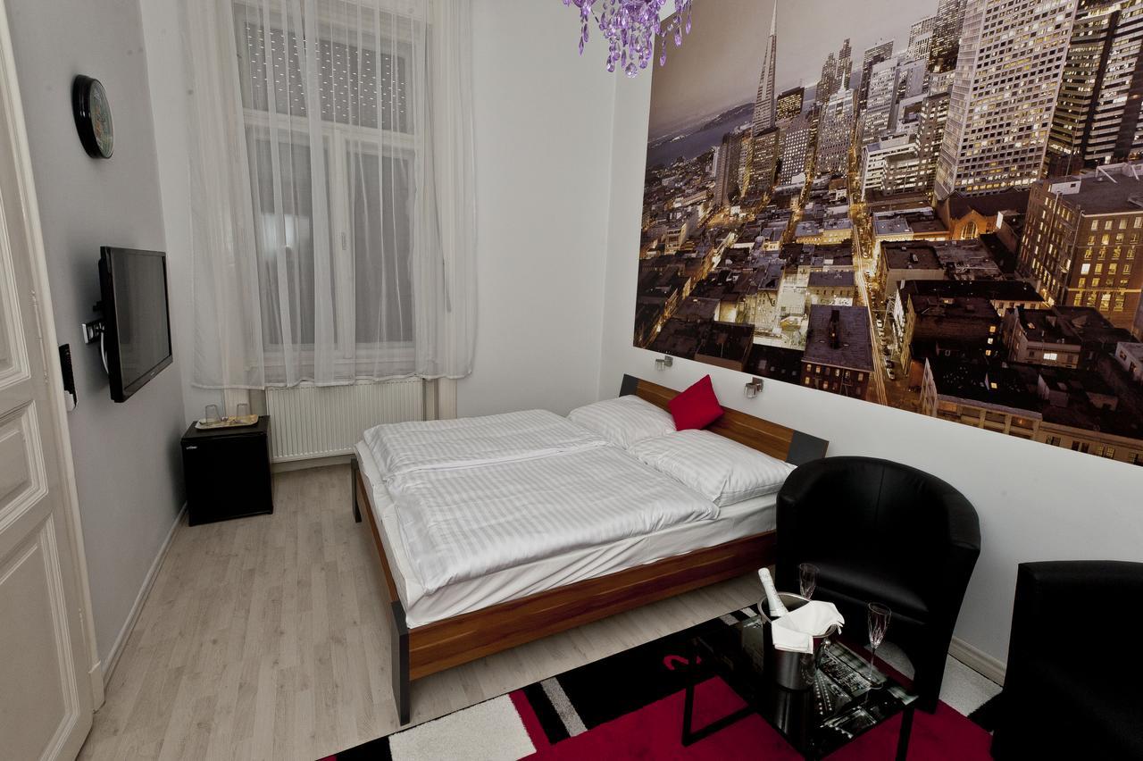 Metropolis Hostel Budapest Esterno foto