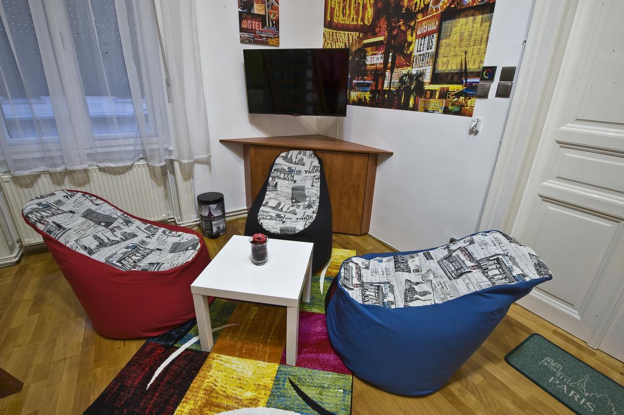 Metropolis Hostel Budapest Esterno foto