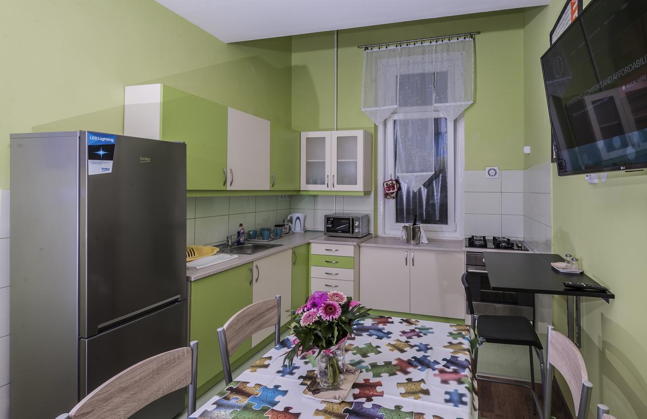 Metropolis Hostel Budapest Esterno foto