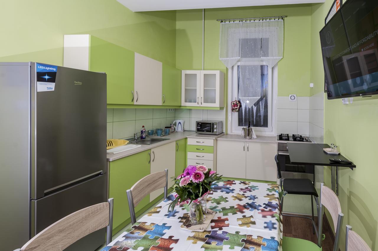 Metropolis Hostel Budapest Esterno foto